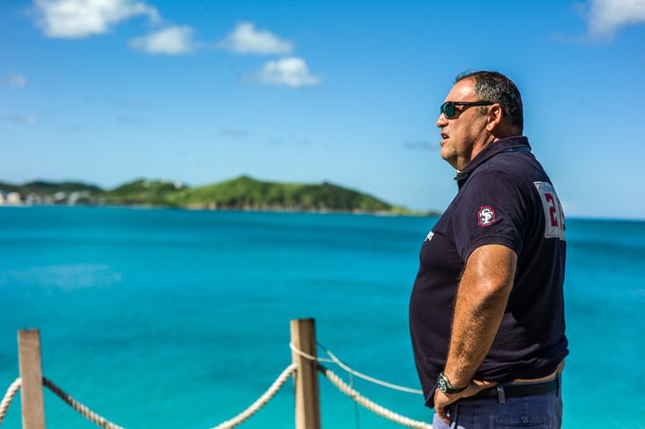 Robert Mercadal, chef de chantier, craint que, faute d'argent, les habitants reconstruisent moins solide qu'auparavant. (MATTHIEU MONDOLONI / FRANCEINFO)