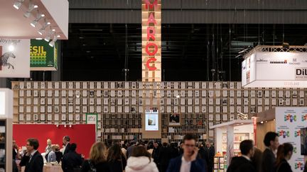 Le stand du Maroc au Salon du Livre de Paris, le 23 mars 2017.
 (Lionel BONAVENTURE / AFP)