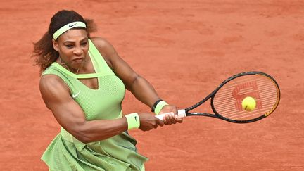 Serena Williams lors de sa victoire contre Danielle Collins au 3e tour de Roland-Garros, le 4 juin 2021. (MUSTAFA YALCIN / ANADOLU AGENCY)