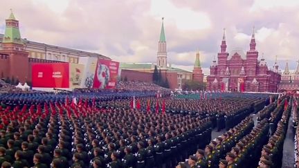 Russie : à Moscou, un défilé traditionnel pour les commémorations du 9-Mai