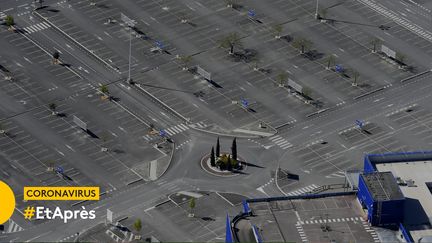 Parking d'un centre comercial à Bordeaux, le 4 avril 2020. (NICOLAS TUCAT / AFP)