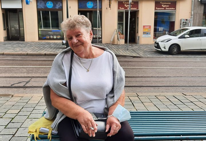 Erika,&nbsp;72 ans, habitante d’Augsbourg. Son fournisseur de gaz lui annonce des tarifs multipliés par trois. (SEBASTIEN BAER / RADIO FRANCE)