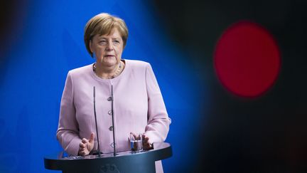 Eurozapping : la CDU de Merkel en crise ; un succès pour le mouvement LGBT en Suisse