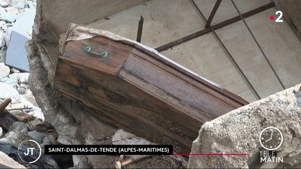 Un cimetière détruit à Saint-Dalmas-de-Tende (Alpes-Maritimes) (France 2)