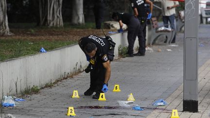 Un officier de la police israélienne à Holon, près de Tel-Aviv, le 4 août 2024. (TOMER APPELBAUM / AP / SIPA)