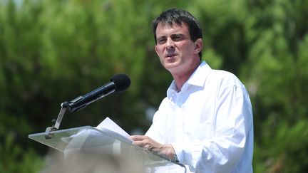 Le Premier ministre Manuel Valls, le 6 juillet 2014, lors d'un d&eacute;placement &agrave; Vauvert (Gard). (SYLVAIN THOMAS / AFP)