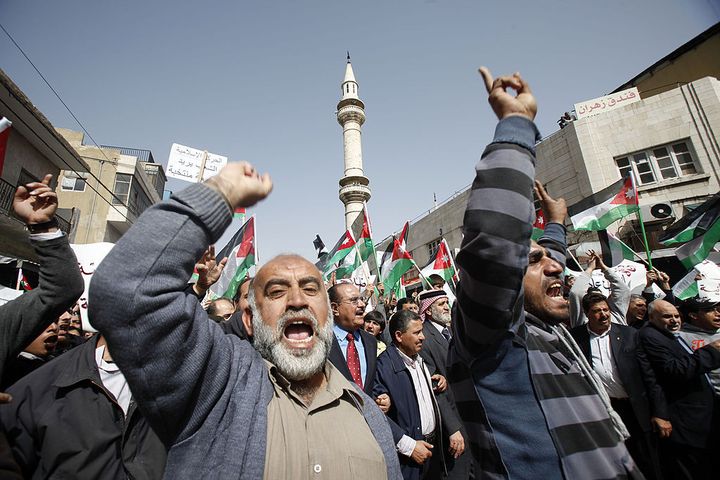 Des Jordaniens lors d'une manifestation contre le gouvernement à Amman, le 25 février 2011. (SALAH MALKAWI / GETTY IMAGES EUROPE)