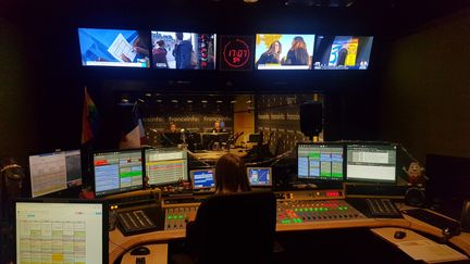 La régie d'un des studios de franceinfo. (CLÉMENCE GOURDON NEGRINI / RADIO FRANCE)