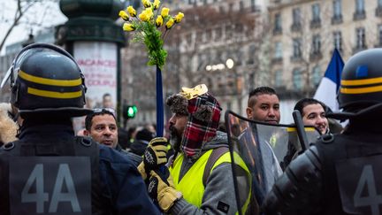 Des "gilets jaunes" manifestent sur les Champs-Elysées, le 29 décembre 2018. (KARINE PIERRE / HANS LUCAS / AFP)