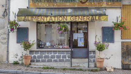 Un magasin d'alimentation à Clermont-Ferrand, dans le Puy-de-Dôme, le 29 septembre 2020. (GUY CHRISTIAN / HEMIS.FR / AFP)