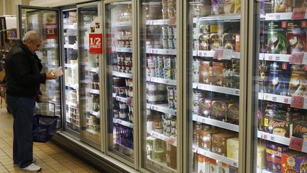 Dans un supermarch&eacute; de Londres (Royaume-Uni), le 16 f&eacute;vrier 2013. (LUKE MACGREGOR / REUTERS)