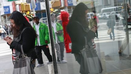 &nbsp; (Deux milliards de smartphones pourraient être touchés. © REUTERS/Shannon Stapleton)