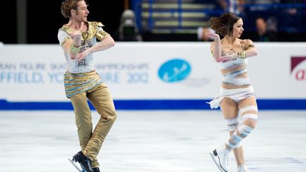 Nathalie Pechalat et Fabian Bourzat &agrave; l'&eacute;preuve libre de patinage artistique des championnats d'Europe &agrave; Sheffiled (Royaume-Uni), le 27 janvier 2012. (LEON NEAL / AFP)