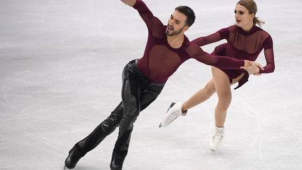 Guillaume Cizeron et Gabriella Papadakis lors du Grand prix d'Italie à Turin, le 5 novembre 2021. (MARCO BERTORELLO / AFP)