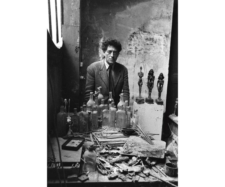 Sabine Weiss, Alberto Giacometti dans son atelier, Paris, 1954 (© Sabine Weiss)