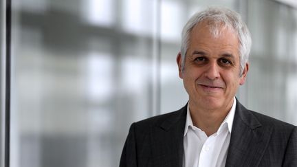 Frédéric Révah, directeur général du Généthon, le 21 novembre 2012, au laboratoire de l'AFM, à Évry, près de Paris.&nbsp; (KENZO TRIBOUILLARD / AFP)