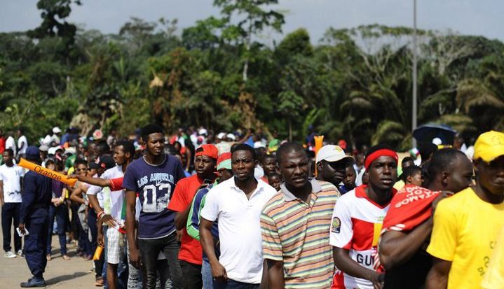 File d'attente avant le match de football de la Coupe d'Afrique des nations entre le Sénégal et le Ghana au Mongomo Stadium, à Mongomo (Guinée équatoriale), le 19 janvier 2015 ( Mohamed Hossam - Anadolu Agency)