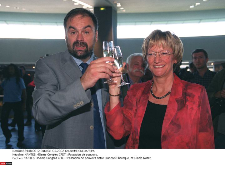 Passation de pouvoir entre François Chérèque et Nicole Notat à Nantes lors du 45e congrès de la CFDT,&nbsp;en mai 2002. (MEIGNEUX / SIPA)