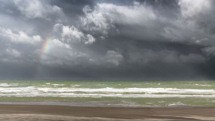 Nuages au-dessus de la plage de Berck (Pas-de-Calais). (BOUILLAND STEPHANE / HEMIS.FR / AFP)