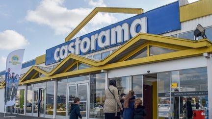 La façade d'un magasin Castorama, à Hellemmes (Nord), le 20 mars 2019. (PHILIPPE HUGUEN / AFP)