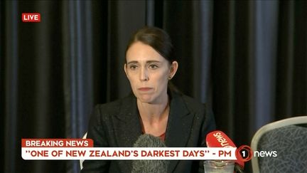 La Première ministre néo-zélandaise, Jacinda Ardern, lors d'une conférence de presse après l'attentat qui a visé deux mosquées de Christchurch, le 15 mars 2019.
 (REUTERS TV / REUTERS)