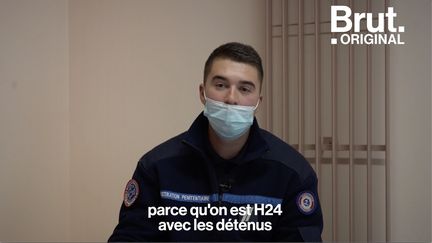 Luc est surveillant pénitentiaire. Et son quotidien en prison, c'est ça.