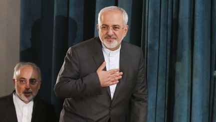 Le ministre iranien des Affaires étrangères, Mohammad Javad Zarif, à Téhéran le 9 août 2015 avec le directeur de l'Agence internationale de l'énergie atomique (AIEA), Ali Akbar Salehi. (REUTERS - Raheb Homavandi - TIMA)