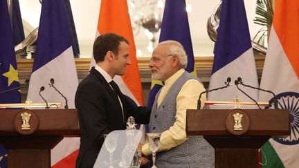 Le président Emmanuel Macron et le Premier ministre indien Narendra Modi à New Delhi, samedi 10 mars 2018. (LUDOVIC MARIN / AFP)