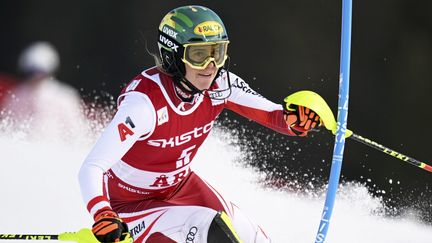 L'Autrichienne&nbsp;Katharina Liensberger s'impose entre les piquets du slalom de Äre, le 12 mars 2022. (PONTUS LUNDAHL / TT NEWS AGENCY)