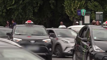 Transport de patients malades : les taxis en grève contre le covoiturage sanitaire obligatoire (franceinfo)