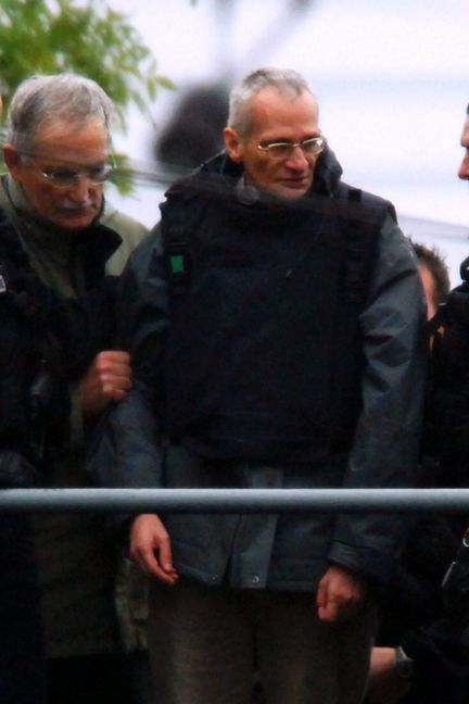 Le tueur en série Francis Heaulme participe a la reconstitution judiciaire des meurtres de deux garçons, Alexandre Beckrich et Cyril Beining, le 3 octobre 2006, à&nbsp;Montigny-lès-Metz. (MAXPPP)