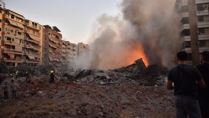 Les décombres de plusieurs immeubles dans la banlieue sud de Beyrouth (Liban) après un bombardement israélien visant le chef du Hezbollah, Hassan Nasrallah, le 27 septembre 2024. (FADEL ITANI / AFP)