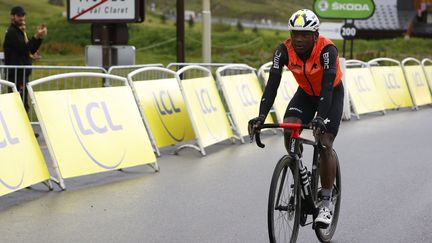 Nicholas Dlamini (Qhubeka-Assos) à l'arrivée de la 9e étape du Tour de France 2021. (THOMAS SAMSON / AFP)