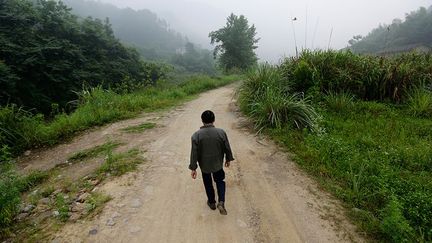 (l’équivalant de 18% des terres arables françaises) contaminées par le cadmium, le chrome, le plomb ou encore l’arsenic que déversent les usines chinoises.  (REUTERS / Jason Lee)