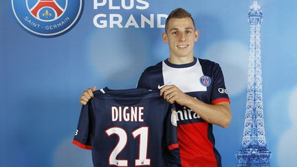 Lucas Digne avec son nouveau maillot (PHOTO:ERIC RENARD-TEAM PICS)