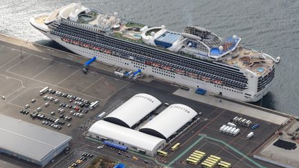 Le navire de croisière "Diamond Princess" à Yokohama (Japon), le 19 février 2020.&nbsp; (KOJI ITO / YOMIURI / AFP)