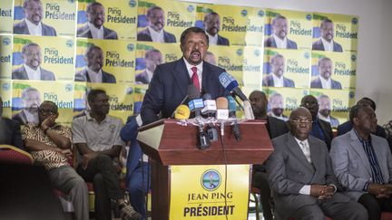  Jean Ping en conférence de presse à&nbsp;Libreville&nbsp;le 29 août 2016 (MARCO LONGARI / AFP)