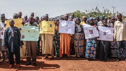 Des proches de lycéennes enlevées à une commémoration du kidnappind d'avril 2014, à Chibok en avril 2019. (AUDU MARTE / AFP)