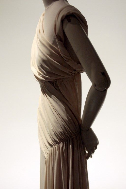 Vionnet, robe de soirée 1935
 (FRANCOIS GUILLOT / AFP)