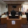 Une simulation d'audience sur des&nbsp;violences conjugales et sexuelles&nbsp;au palais de justice de Salaberry-de-Valleyfield, au Québec, le 14 juin 2022. (SEBASTIEN ST-JEAN / AFP)