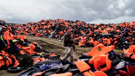 un immense camp de  l'île de Lesbos (Grèce