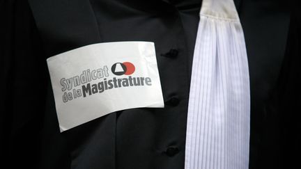 Un autocollant du Syndicat de la magistrature. Phot d'illustration. (ALAIN PITTON / NURPHOTO / AFP)