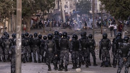 Des affrontements entre la gendarmerie sénégalaise et des manifestants à Dakar (Sénégal) le 3 juin 2023. (JOHN WESSELS / AFP)