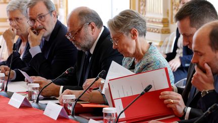 Elisabeth Borne (in the center), surrounded by ministers participating in the interministerial committee for road safety, Monday July 17, 2023 in Matignon, in Paris.  (GEOFFROY VAN DER HASSELT / AFP)