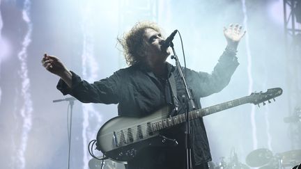 L'incroyable Robert Smith mène les Cure pour un concert de 2h20, clou de cette première journée de festival. (NATHALIE GUYON)