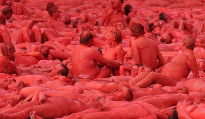 Installation &quot;The Ring&quot;, Spencer Tunick, Opéra de Munich
 (Tobias Hase / DPA / AFP)