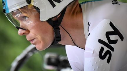 Chris Froome, le 1er juillet 2017 à Düsseldorf (Allemagne), lors de la première étape du Tour de France 2017. (DIRK WAEM / BELGA MAG / AFP)