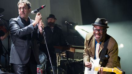 The Specials avec Terry Hall et Lynval Golding, sur scène à Londres en 2014.
 (Samir Hussein/Redferns via Getty Images)