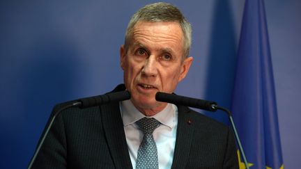 Le procureur François Molins, le 21 avril 2017, lors d'une conférence de presse après l'attaque de policiers sur les Champs-Elysées. (CHRISTOPHE ARCHAMBAULT / AFP )