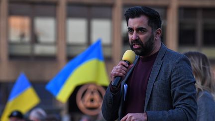 Le ministre écossais de la Santé, Humza Yousaf, à Glasgow (Ecosse), le 24 février 2023. (ANDY BUCHANAN / AFP)